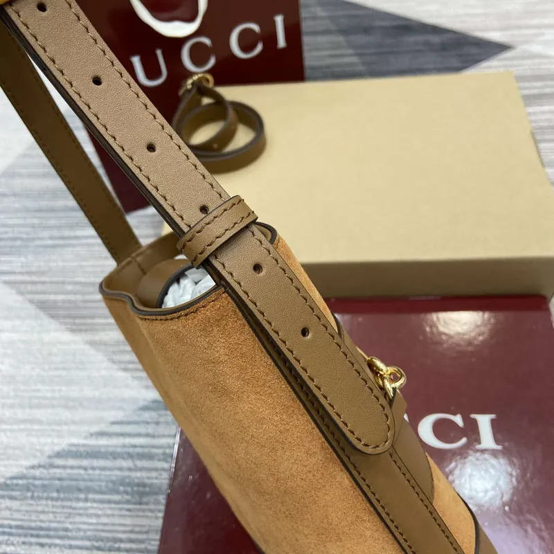 Gucci 833665 Gucci 73 Malá kabela na řetízku Hnědá semišová