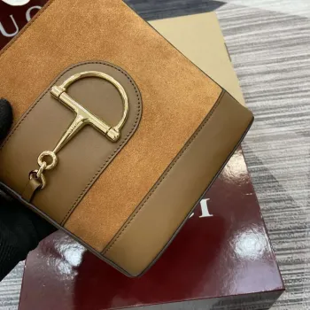 Gucci 833665 Gucci 73 Malá kabela na řetízku Hnědá semišová