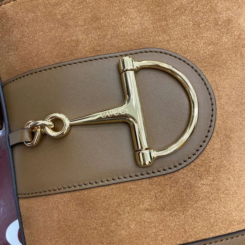 Gucci 833665 Gucci 73 Malá kabela na řetízku Hnědá semišová