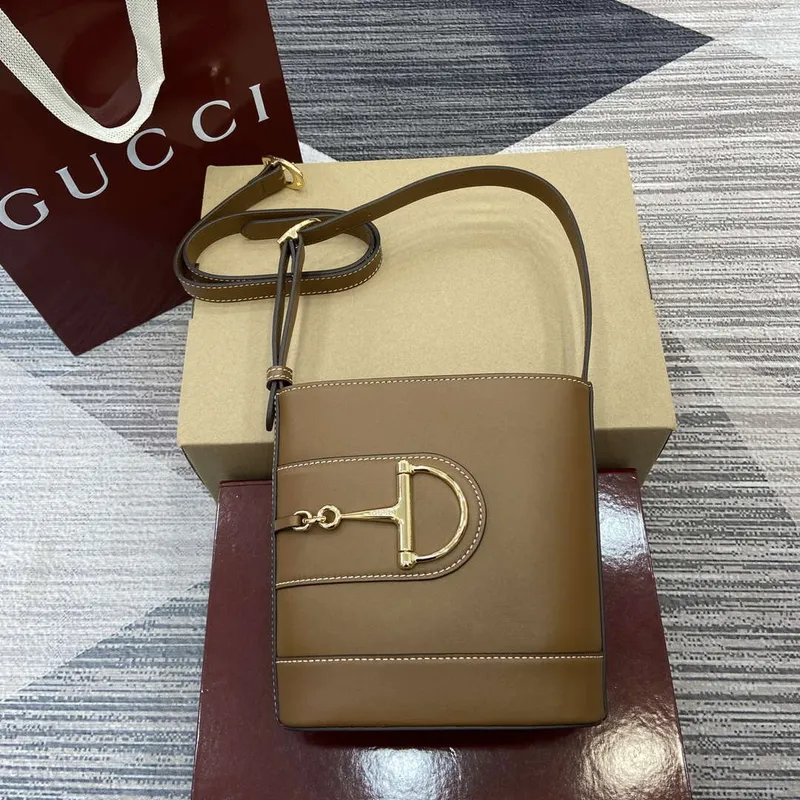 Gucci 833665 Gucci 73 Malá kabela na řetízku Hnědá kůže