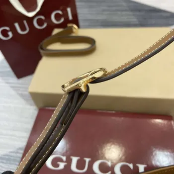 Gucci 833665 Gucci 73 Malá kabela na řetízku Hnědá kůže