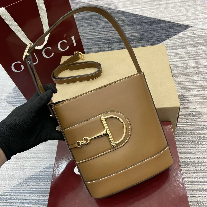 Gucci 833665 Gucci 73 Malá kabela na řetízku Hnědá kůže