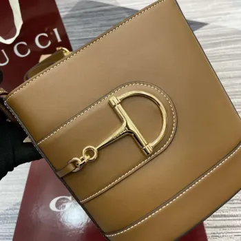 Gucci 833665 Gucci 73 Malá kabela na řetízku Hnědá kůže