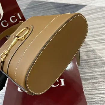 Gucci 833665 Gucci 73 Malá kabela na řetízku Hnědá kůže