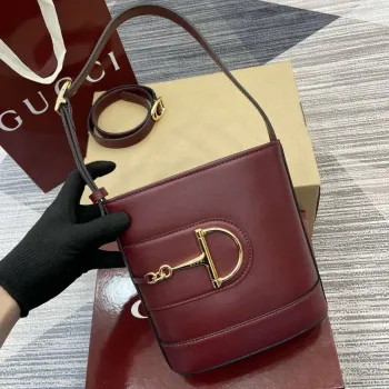 Gucci 833665 Gucci 73 Malá kabela na řetízku červená kůže