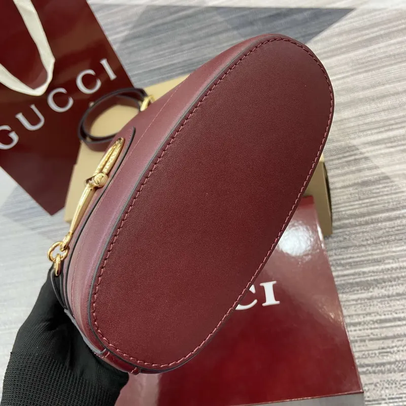 Gucci 833665 Gucci 73 Malá kabela na řetízku červená kůže