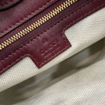 Gucci 833665 Gucci 73 Malá kabela na řetízku červená kůže