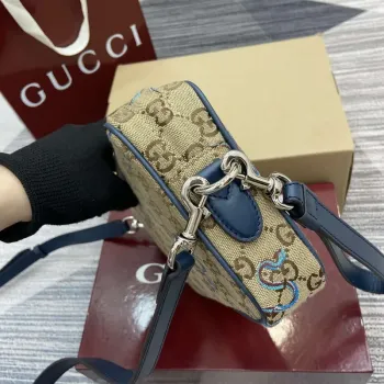 Gucci 817771 Malá vyšívaná hadí kabelka přes rameno z meruňkového plátna