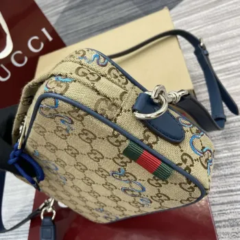 Gucci 817771 Malá vyšívaná hadí kabelka přes rameno z meruňkového plátna