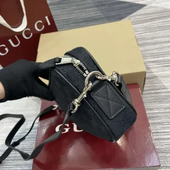 Gucci 834802 GG plátno malá crossbody taška černá