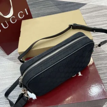 Gucci 834802 GG plátno malá crossbody taška černá