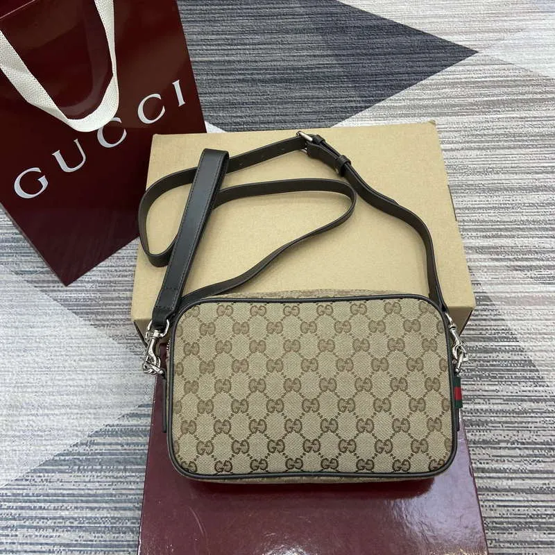 Gucci 834802 GG plátno malá crossbody taška tmavě hnědá