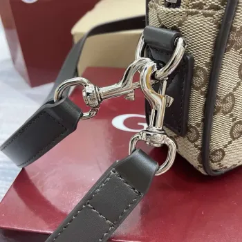 Gucci 834802 GG plátno malá crossbody taška tmavě hnědá