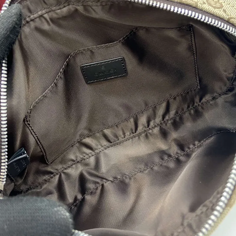 Gucci 834802 GG plátno malá crossbody taška tmavě hnědá