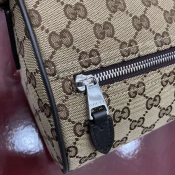 Gucci 834455 GG plátno malá cylindrická taška tmavě hnědá