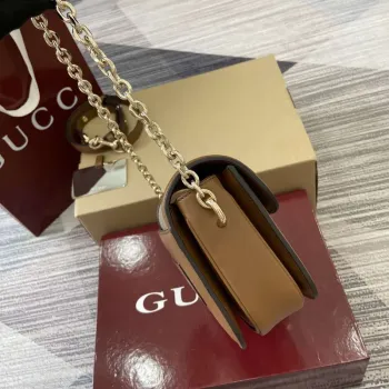 Gucci 826761 Gucci Go Malá Ramenní Taška Hnědá PVC