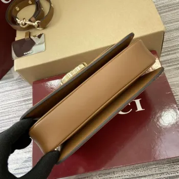 Gucci 826761 Gucci Go Malá Ramenní Taška Hnědá PVC