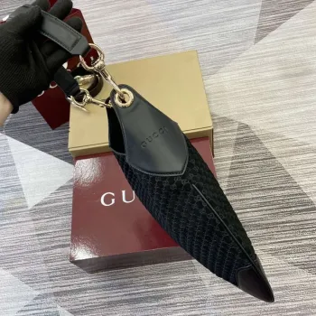 Gucci 834981 Gucci B střední ramenní taška černý samet s embosovaným vzorem