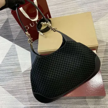 Gucci 834981 Gucci B střední ramenní taška černý samet s embosovaným vzorem