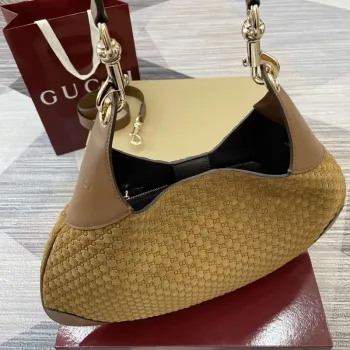 Gucci 834981 Gucci B střední kabelka přes rameno Hnědý samet s embosovaným vzorem