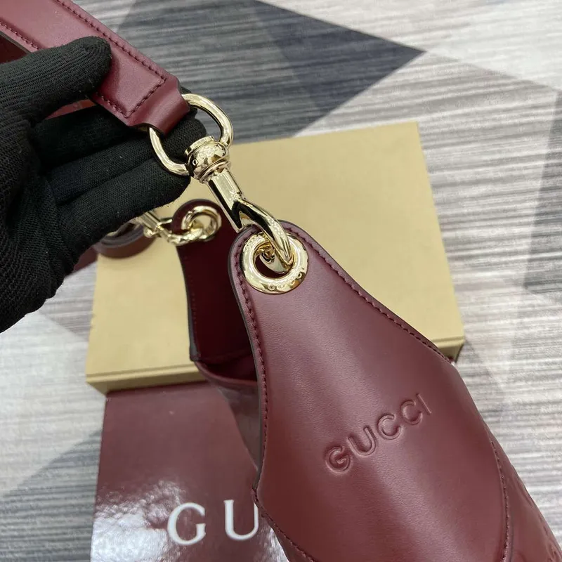 Gucci 834981 Gucci B střední ramenní taška červená kůže