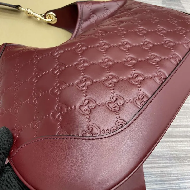 Gucci 834981 Gucci B střední ramenní taška červená kůže