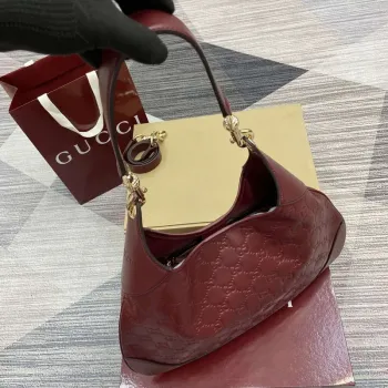 Gucci 834981 Gucci B střední ramenní taška červená kůže