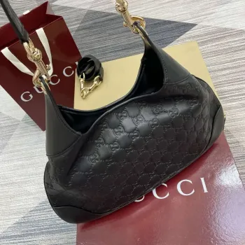 Gucci 834981 Gucci B střední kabelka přes rameno černá