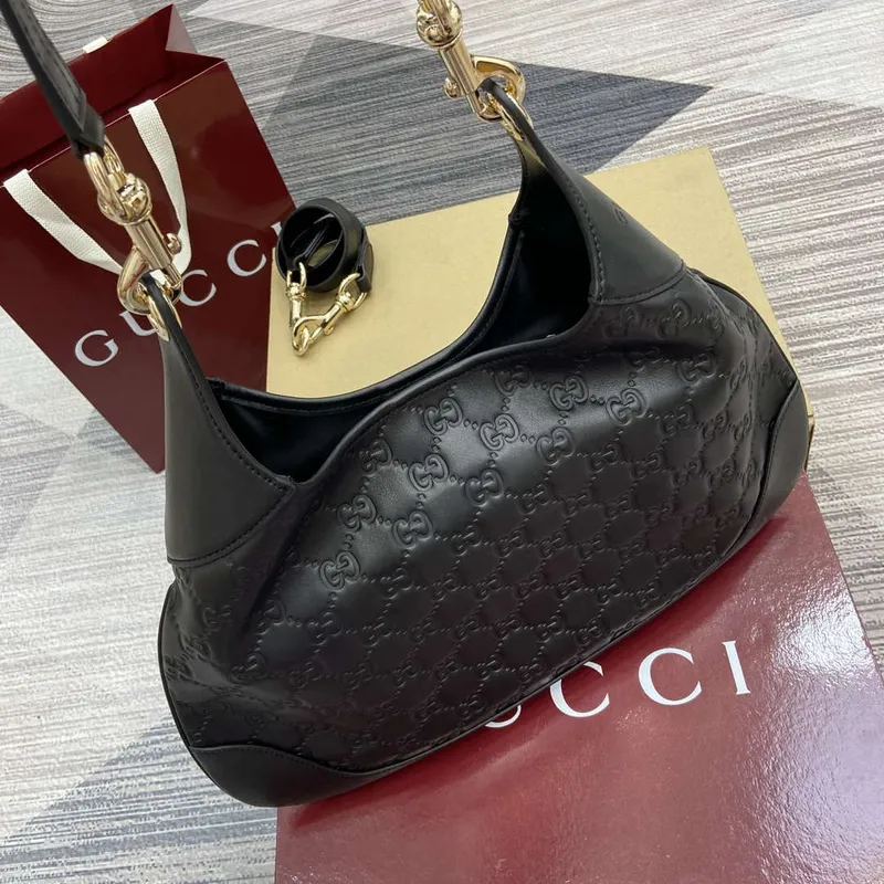 Gucci 834981 Gucci B střední kabelka přes rameno černá