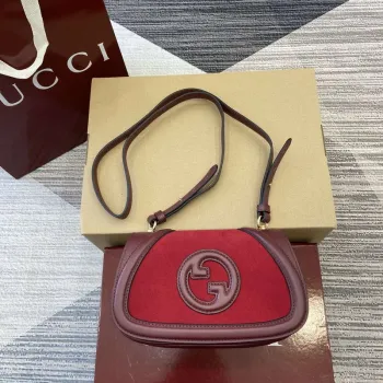 Gucci 815700 Gucci Blondie mini ramenní taška z nubukové kůže vínově červená