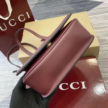 Gucci 815700 Gucci Blondie mini ramenní taška z nubukové kůže vínově červená