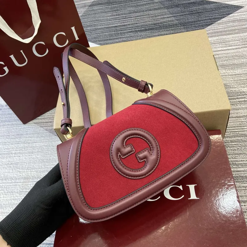 Gucci 815700 Gucci Blondie mini ramenní taška z nubukové kůže vínově červená