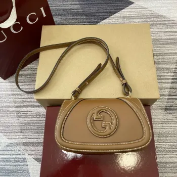 Gucci 815700 Gucci Blondie mini ramenní taška Hnědá kůže
