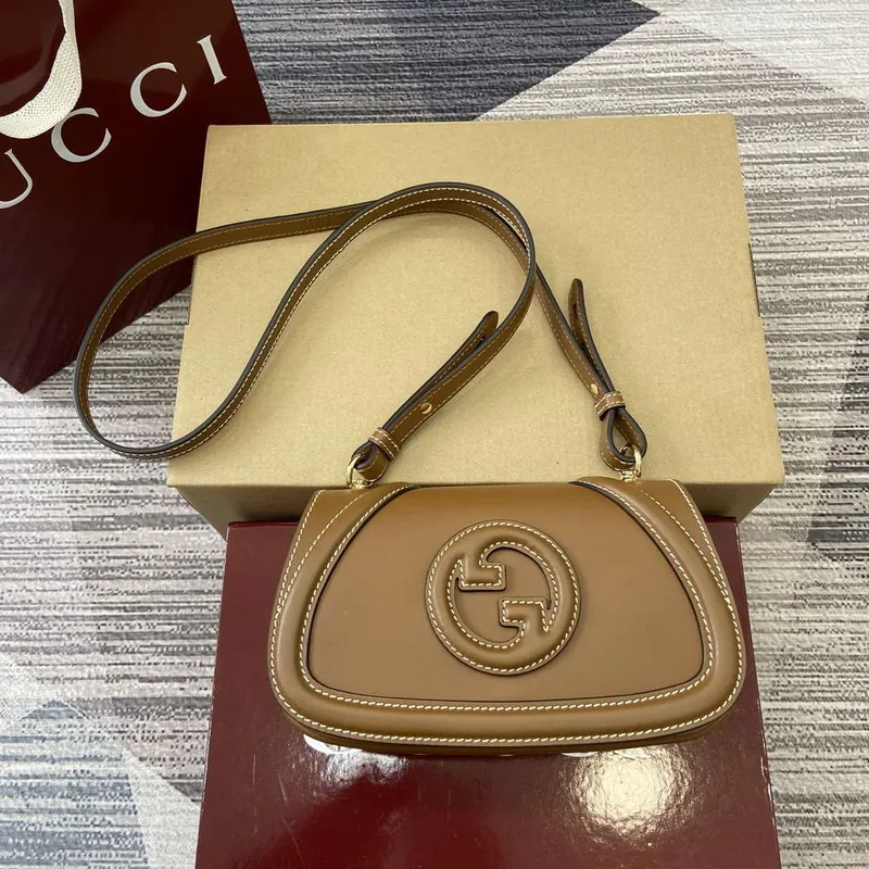 Gucci 815700 Gucci Blondie mini ramenní taška Hnědá kůže