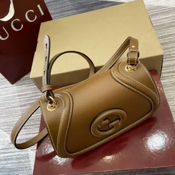 Gucci 815700 Gucci Blondie mini ramenní taška Hnědá kůže