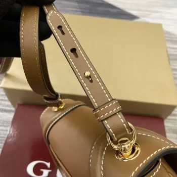 Gucci 815700 Gucci Blondie mini ramenní taška Hnědá kůže