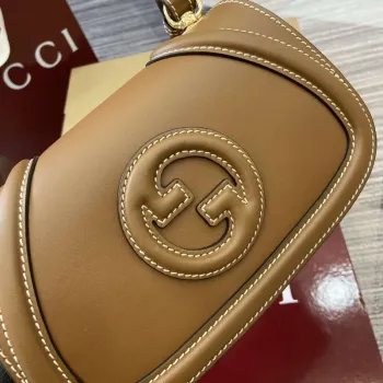 Gucci 815700 Gucci Blondie mini ramenní taška Hnědá kůže