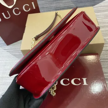 Gucci 815715 Gucci Blondie malá kabelka přes rameno z lakované kůže červená