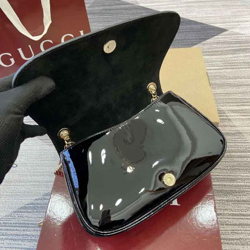 Gucci 815715 Gucci Blondie malá kabelka přes rameno z lakované kůže černá
