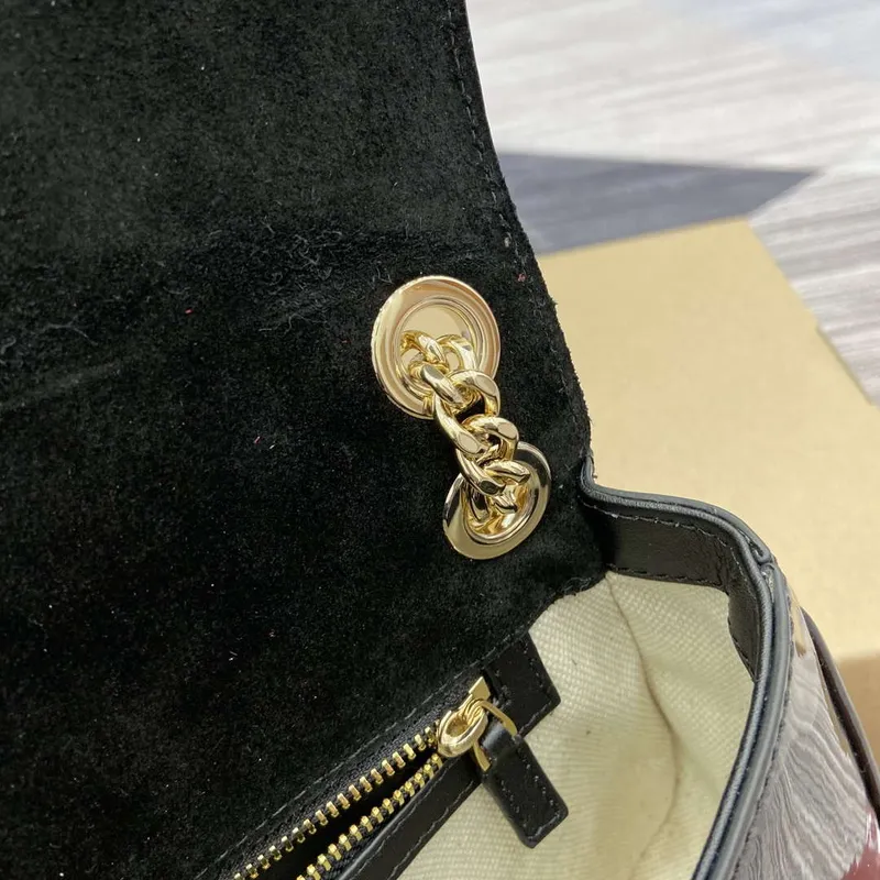 Gucci 815715 Gucci Blondie malá kabelka přes rameno z lakované kůže černá