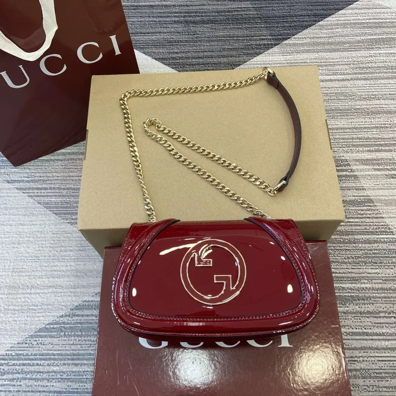 Gucci 815711 Gucci Blondie mini ramenní taška z lakované kůže červená