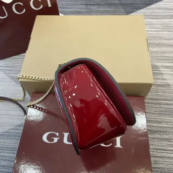 Gucci 815711 Gucci Blondie mini ramenní taška z lakované kůže červená