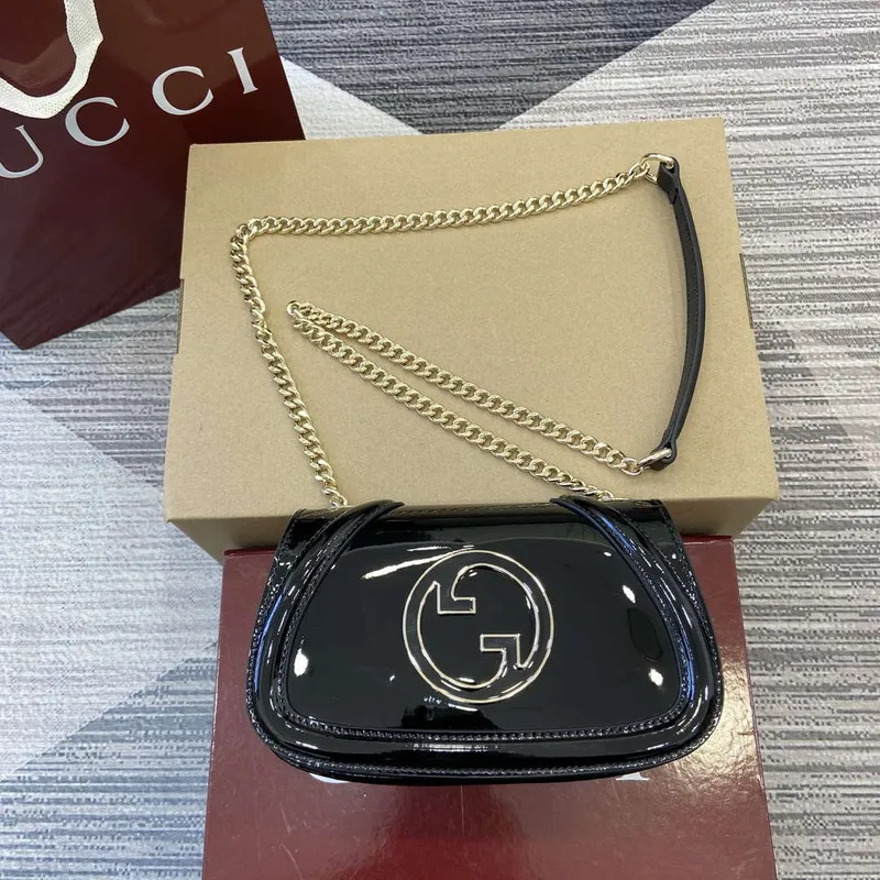 Gucci 815711 Gucci Blondie mini ramenní taška z lakované kůže černá