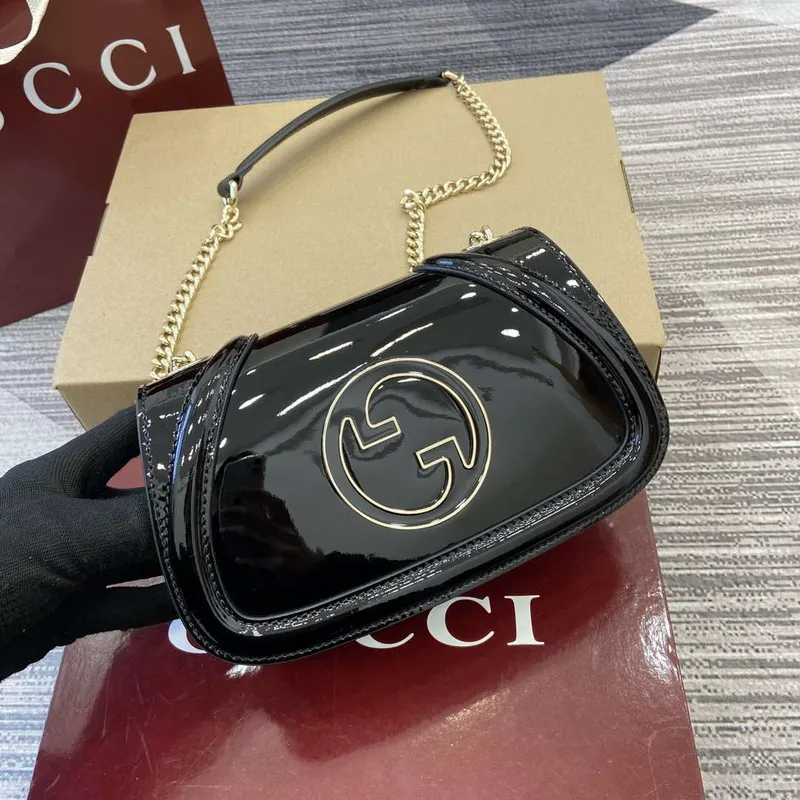 Gucci 815711 Gucci Blondie mini ramenní taška z lakované kůže černá