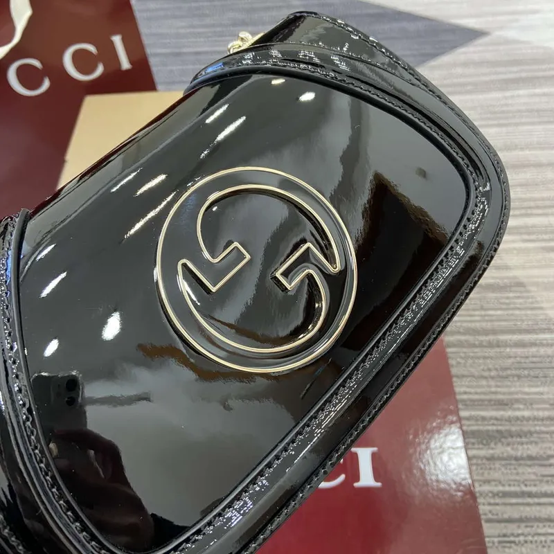 Gucci 815711 Gucci Blondie mini ramenní taška z lakované kůže černá