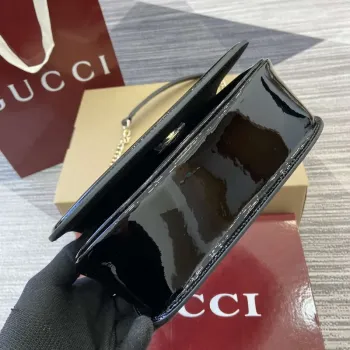 Gucci 815711 Gucci Blondie mini ramenní taška z lakované kůže černá
