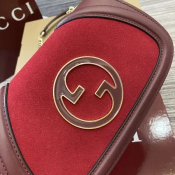 Gucci 815711 Gucci Blondie mini ramenní taška z semišové kůže červená a vínově červená