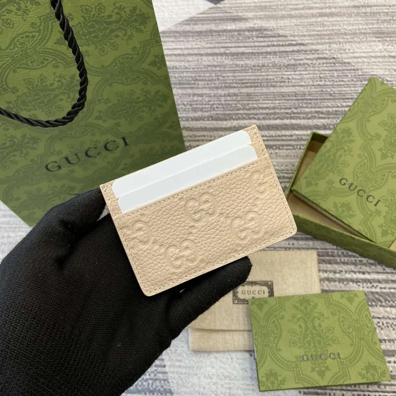 Gucci 815883 GG Emblem pouzdro na karty béžová kůže