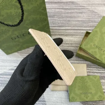 Gucci 815883 GG Emblem pouzdro na karty béžová kůže