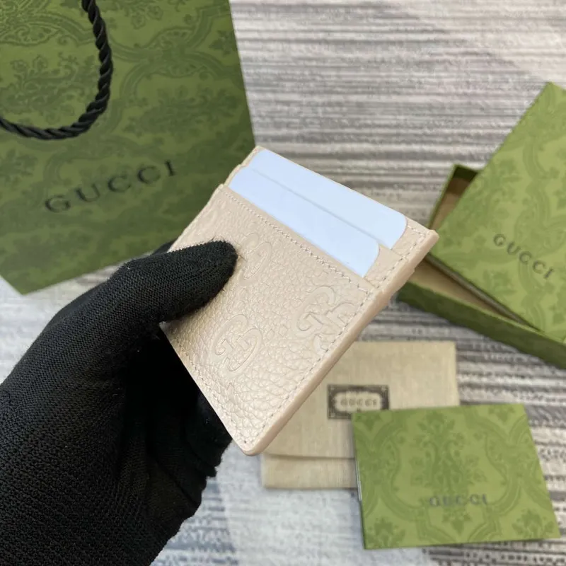 Gucci 815883 GG Emblem pouzdro na karty béžová kůže